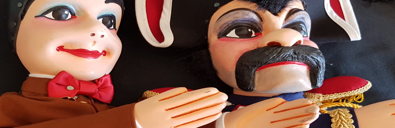 marionnettes à gaine avec guignol et gendarme